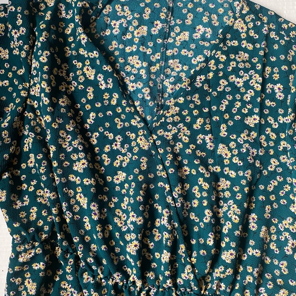 Micro Floral V Neck SHEIN Curve Dress - Picture 2 of 6